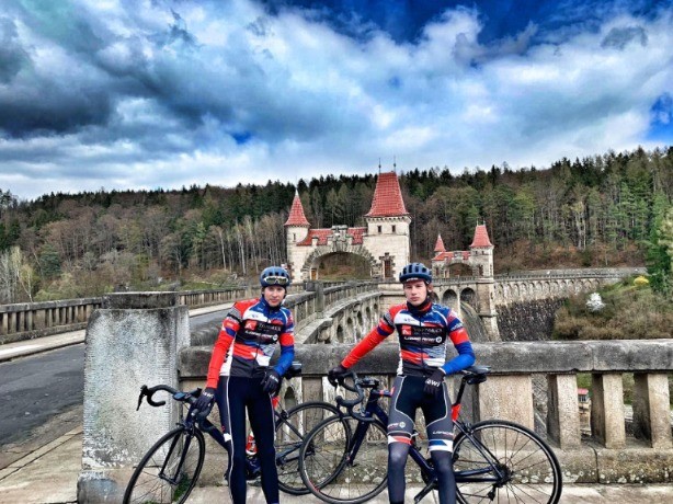 Photo of Cyklistika žije i v době koronaviru: Stereotyp cyklistů českého kontinentálního týmu Topforex Lapierre rozbíjí kód 432