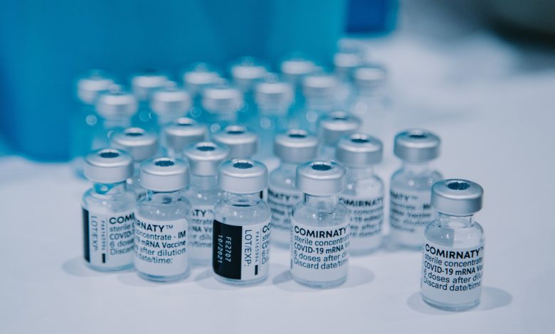 Modifikovaná vakcína Pfizer/BioNTech proti mutaci Covidu s názvem Omicron by mohla být k dispozici již brzy.